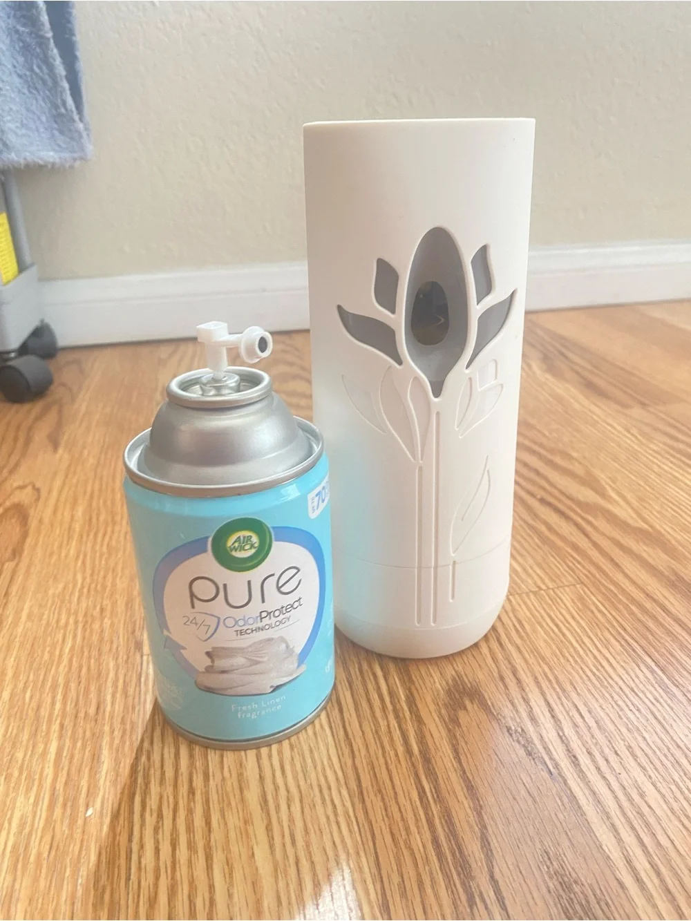 White Floral Automatic Air Freshener Dispenser